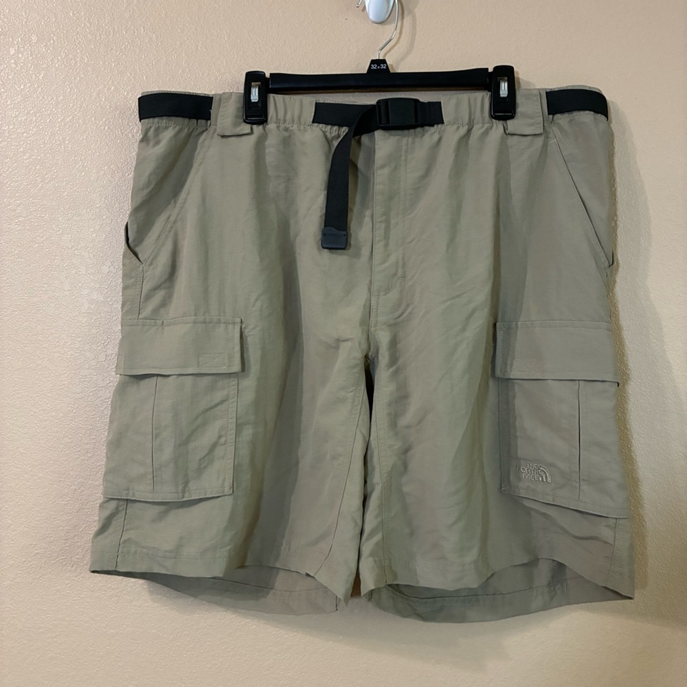 The North Face New‎ Size XXL Nylon Paramount Cargo Utility Shorts in Dune Biege